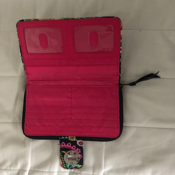 Very Bradley Multi wallet - Picture 3 of 4